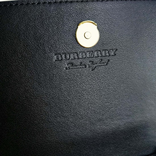 Burberry D886350