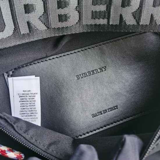 Burberry D886350