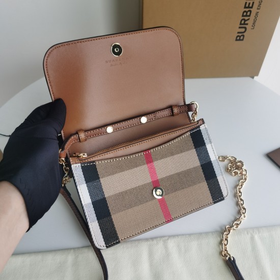 Burberry D886350