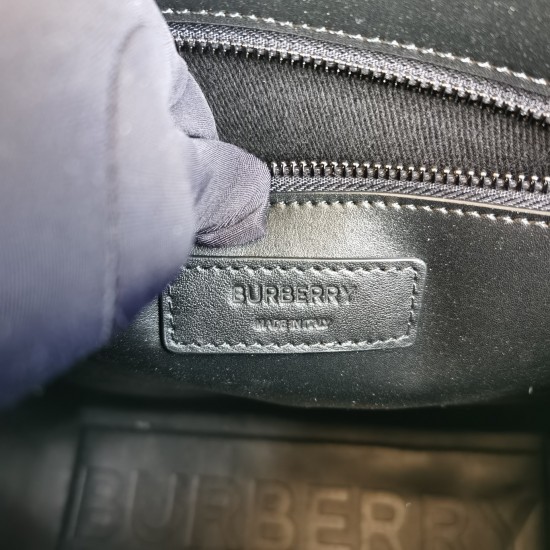 Burberry D886550