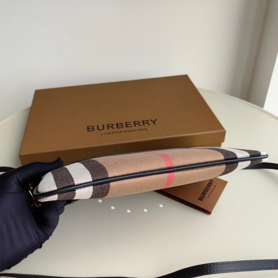 Burberry D886330