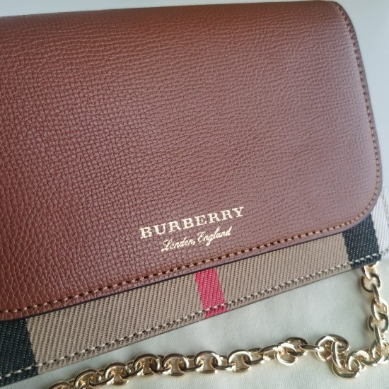 Burberry D886350