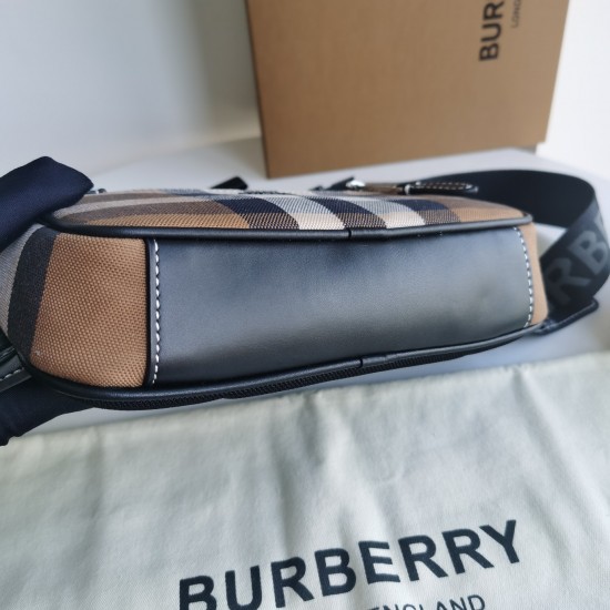 Burberry D886350