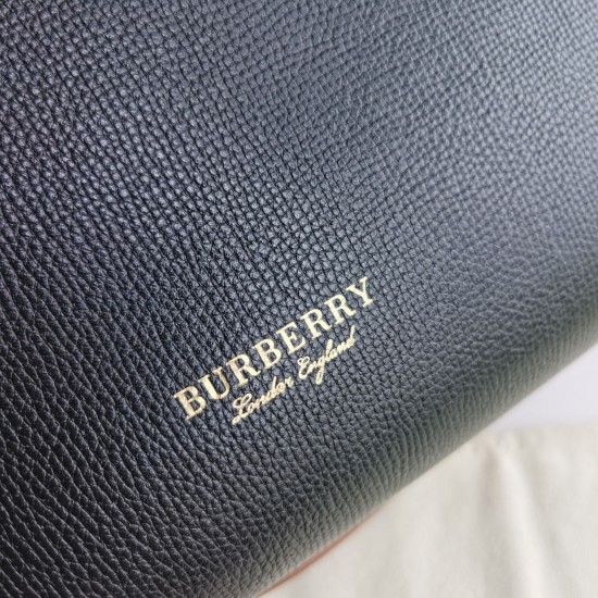 Burberry  D886600