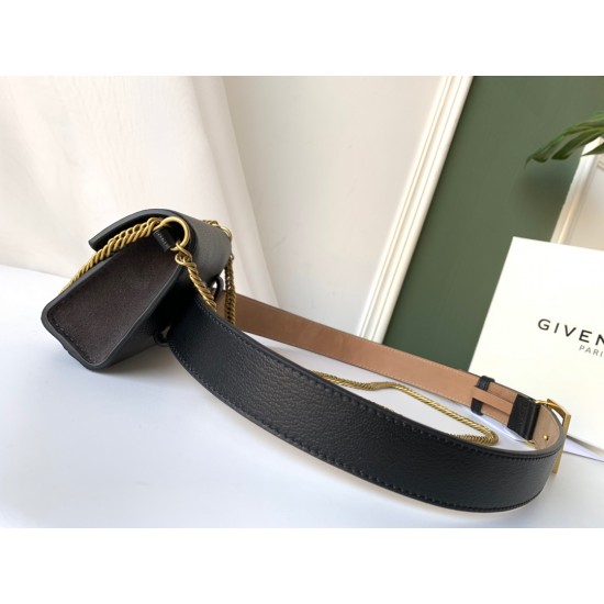 Givenchy D886450