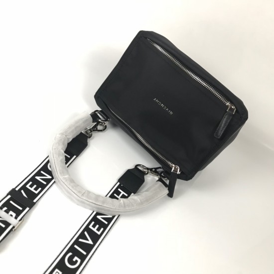 Givenchy D886390