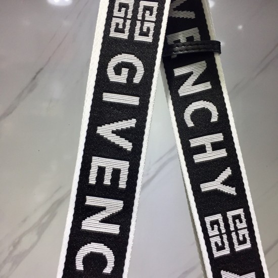 Givenchy D886400