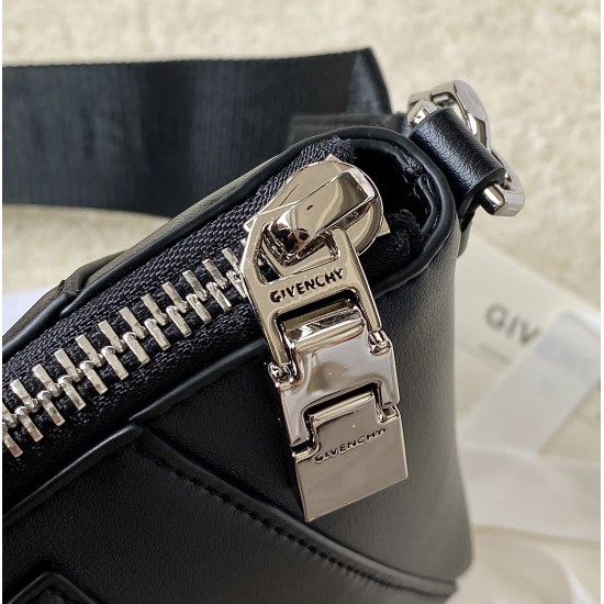 Givenchy D886480