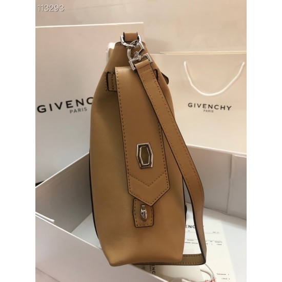 Givenchy D886750