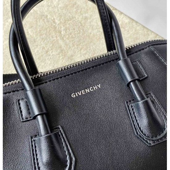 Givenchy D886480