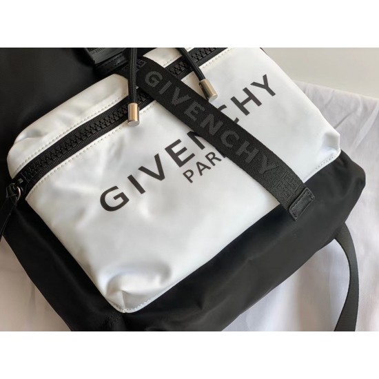 Givenchy D886350