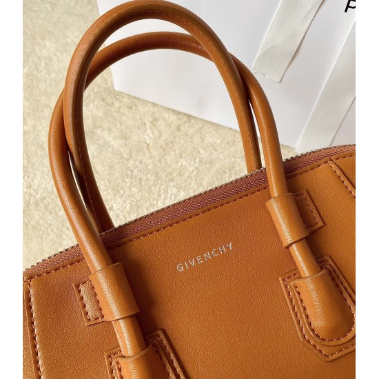 Givenchy D886480