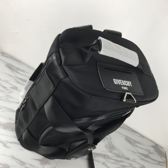 Givenchy D886350