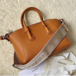 Givenchy D886480