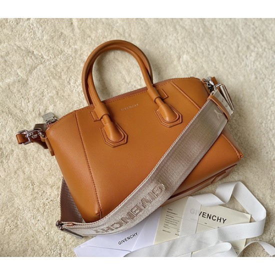 Givenchy D886480