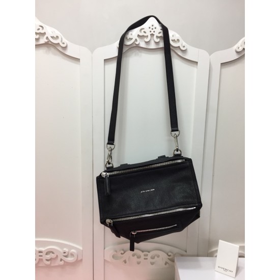 Givenchy D886480