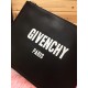 Givenchy D886130