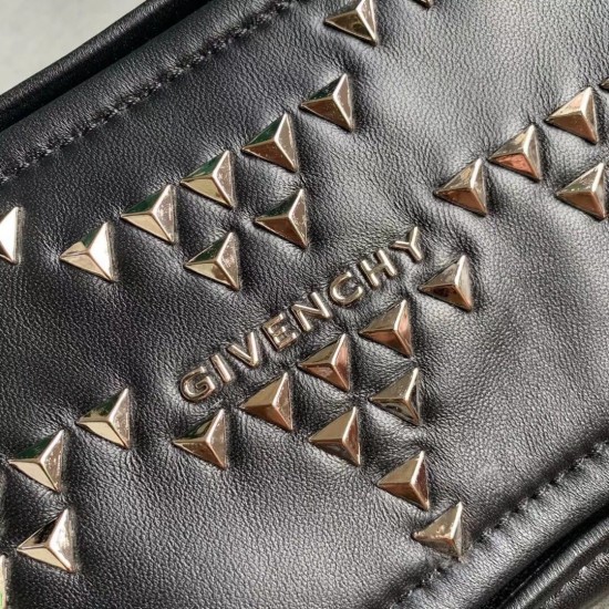 Givenchy D886480