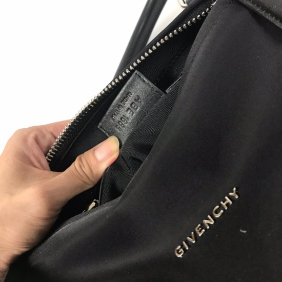 Givenchy D886390