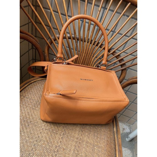 Givenchy D886430