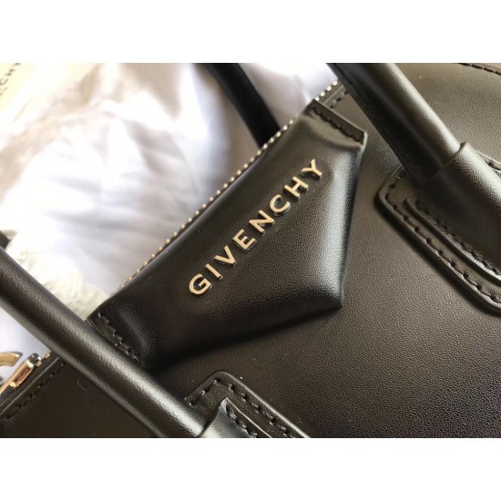 Givenchy D886430