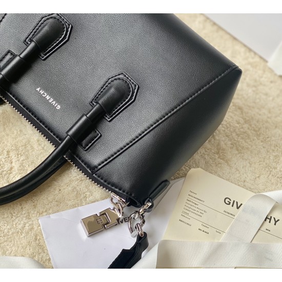 Givenchy D886480