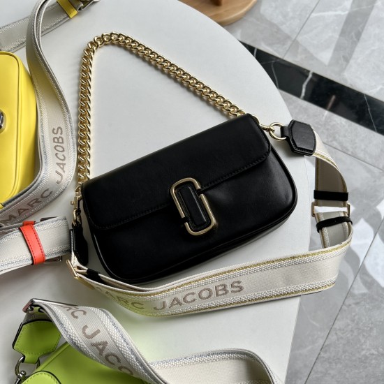 MARC JACOBS