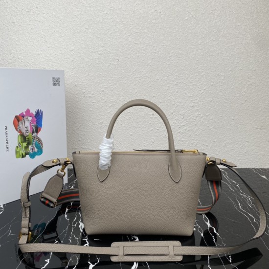 PRADA P00720