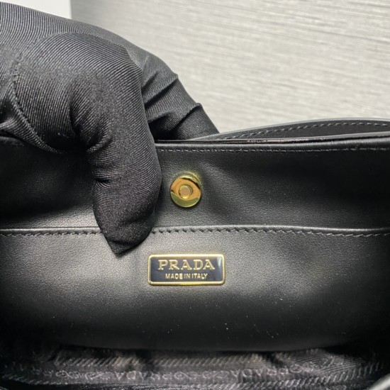 PRADA  P00550