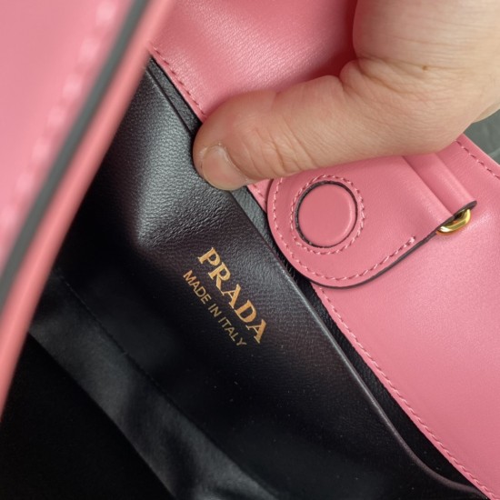 PRADA P00600