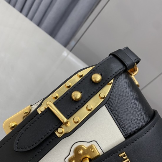 PRADA P00800