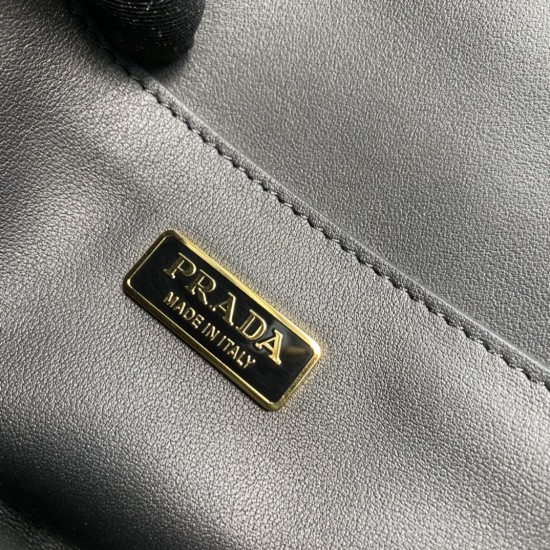 PRADA  P00600