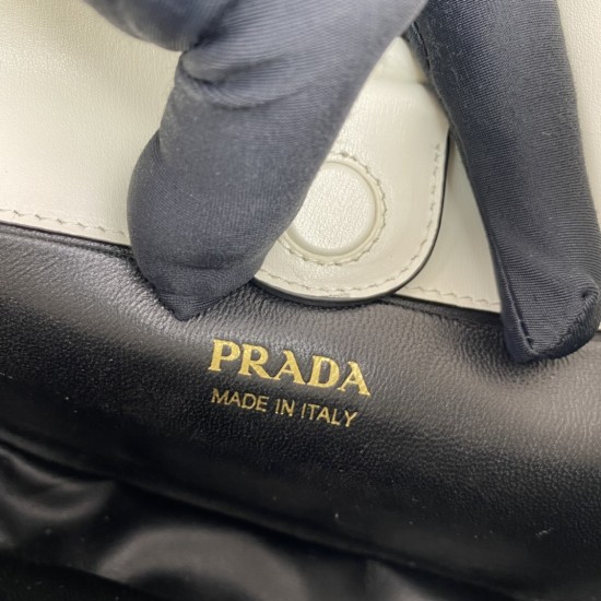 PRADA  P00600