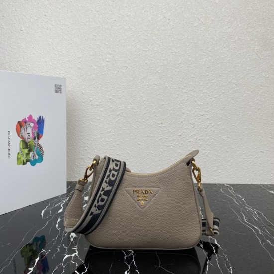 PRADA P00640