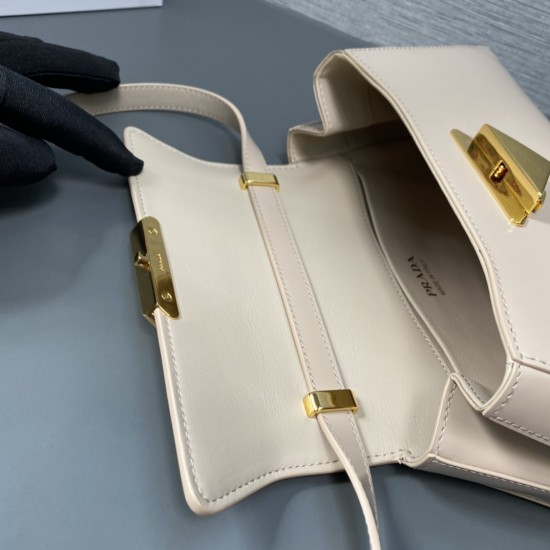 PRADA P00600