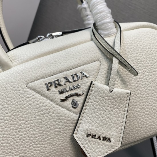 PRADA  P00750