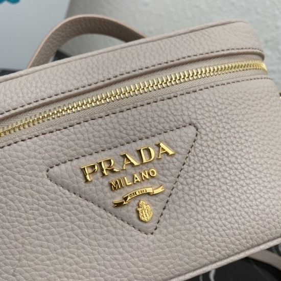 PRADA P00570