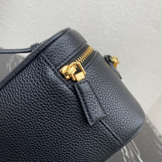 PRADA P00570