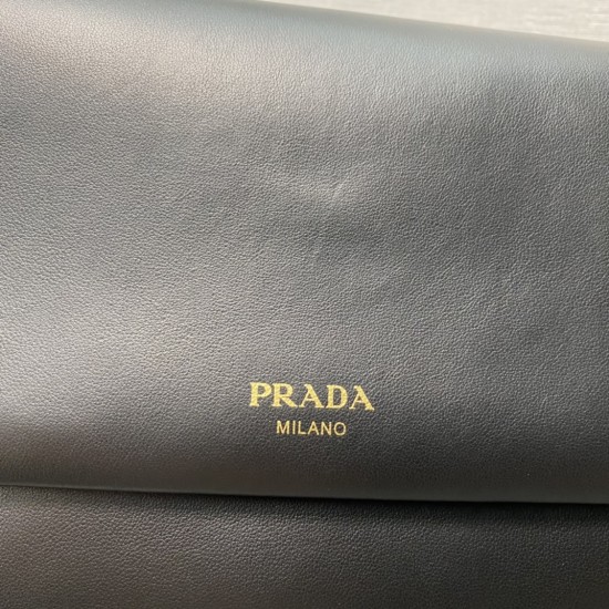 PRADA P00890