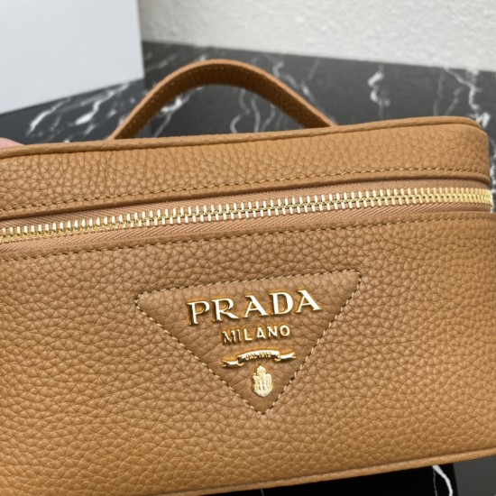 PRADA P00570