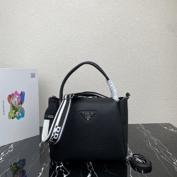 PRADA P00820