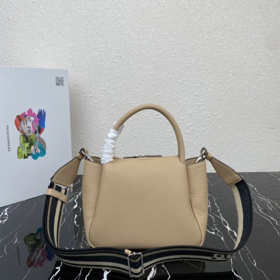 PRADA P00780