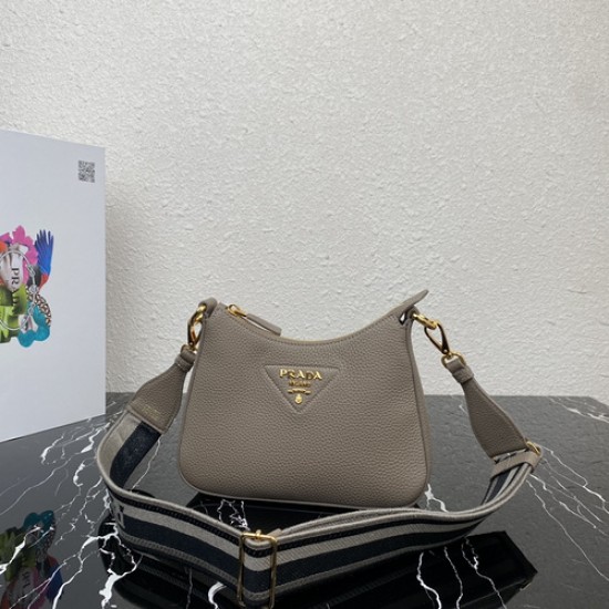 PRADA  P00640