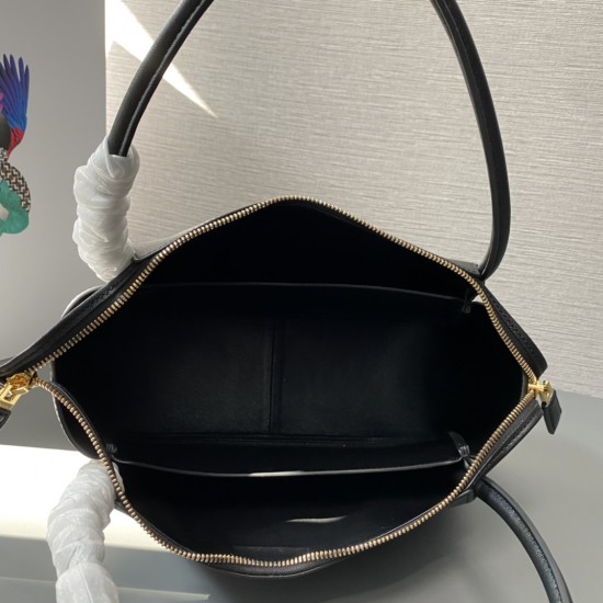 PRADA P00670