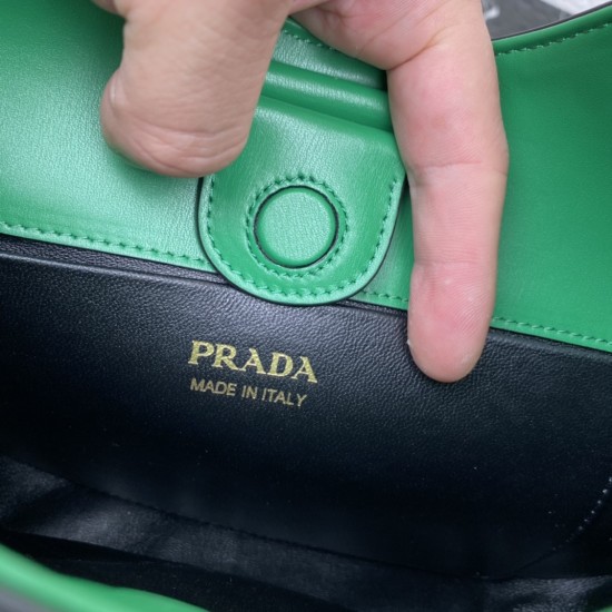 PRADA P00600