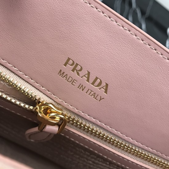 PRADA P00930