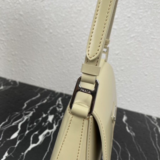 PRADA P00600