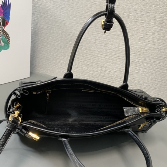 PRADA  P00750