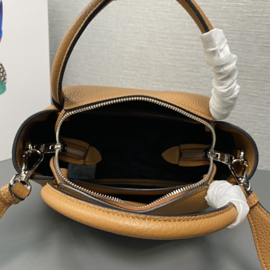 PRADA P00780