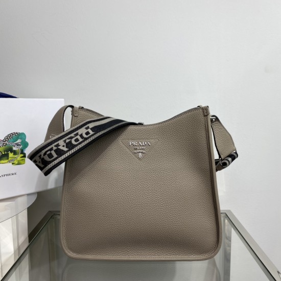 PRADA P00750